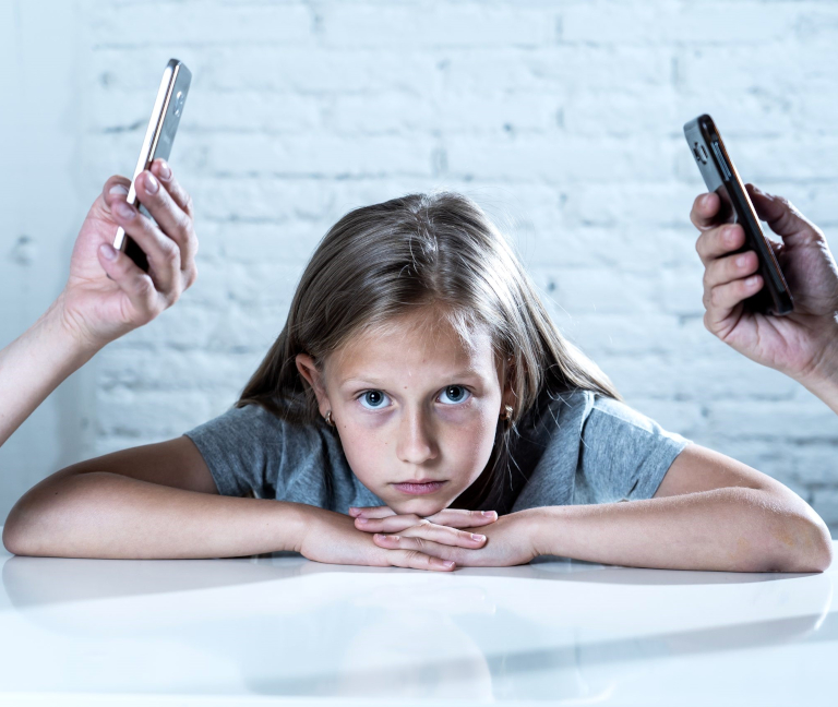 El celular distrae, aunque no se use