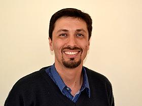 Dr. Carlos Mena Canata