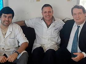 Médicos que efectuaron cirugía
