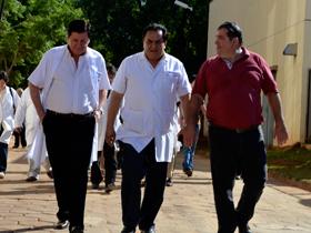Decano realizando recorrido de nuevas instalaciones