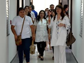 Dra. Lourdes Bolla encabezando el recorrido