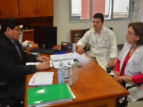 Dr. Domingo Pizurno con funcionarios