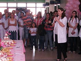 Dra. Patricia Martínez con pacientes