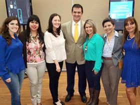 Dr. Pablo Cibils Farrés con médicos