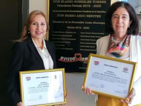 Dras. Victoria Chaparro y Graciela Gonzpalkez