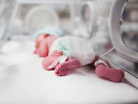 Médicos se capacitan en transporte neonatal