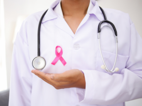 cáncer de mama, cáncer de mama triple negativo, cáncer de mama HER2-negativo, tratamiento del cáncer de mama, reprogramación metabólica de aminoácidos