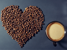 cafeína, consumo de café, consumo de té, riesgo cardiovascular, café y salud cardiovascular, enfermedades cardiovasculares, arritmias cardíacas, cardiopatía isquémica, insuficiencia cardíaca, accidente cerebrovascular