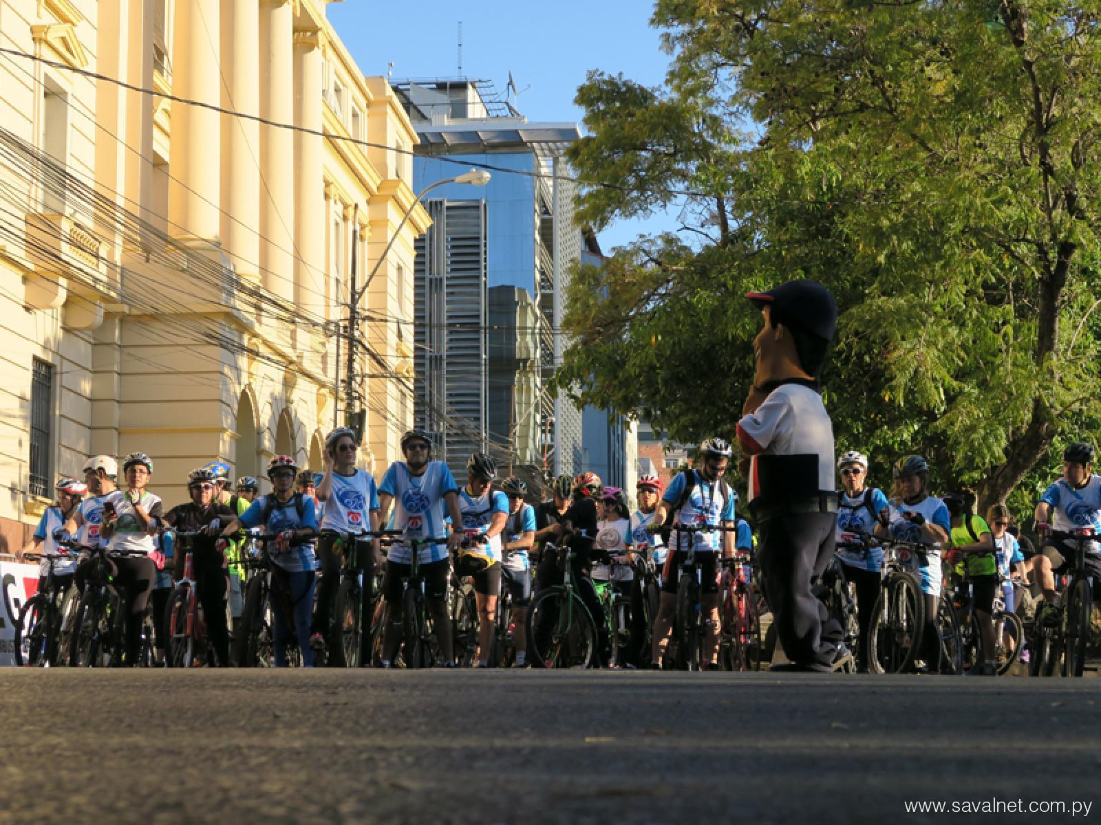 Pedaleando por el Banco de Ojos