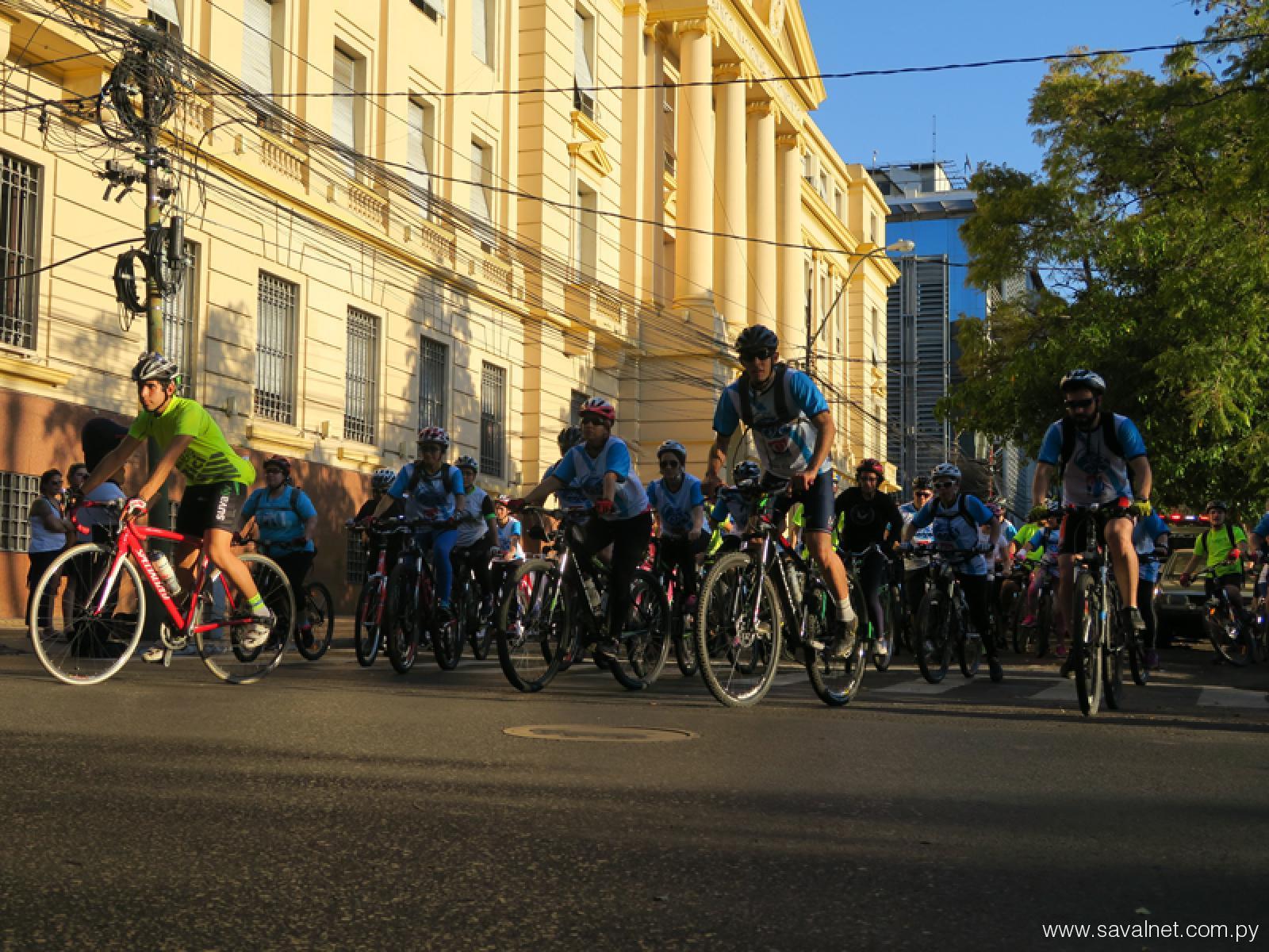Pedaleando por el Banco de Ojos