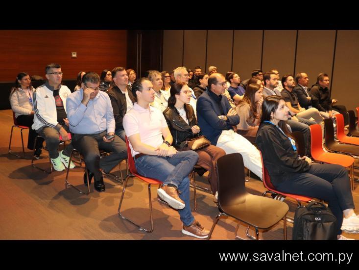 Oftalmólogos latinoamericanos descubren la planta SAVAL