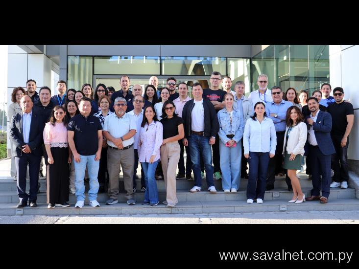 Oftalmólogos latinoamericanos descubren la planta SAVAL